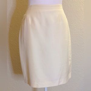 Ellen Tracy Ivory Silk Women’s Skirt. Fully lined. Size 10 Petite.